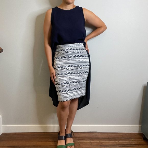 Sleeveless Navy High Low Top -M- - Picture 6 of 6